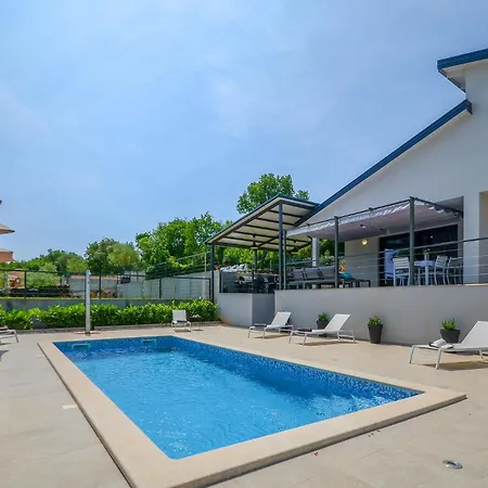 Villa Bellavu For 8 People With Playground & Sea View In *